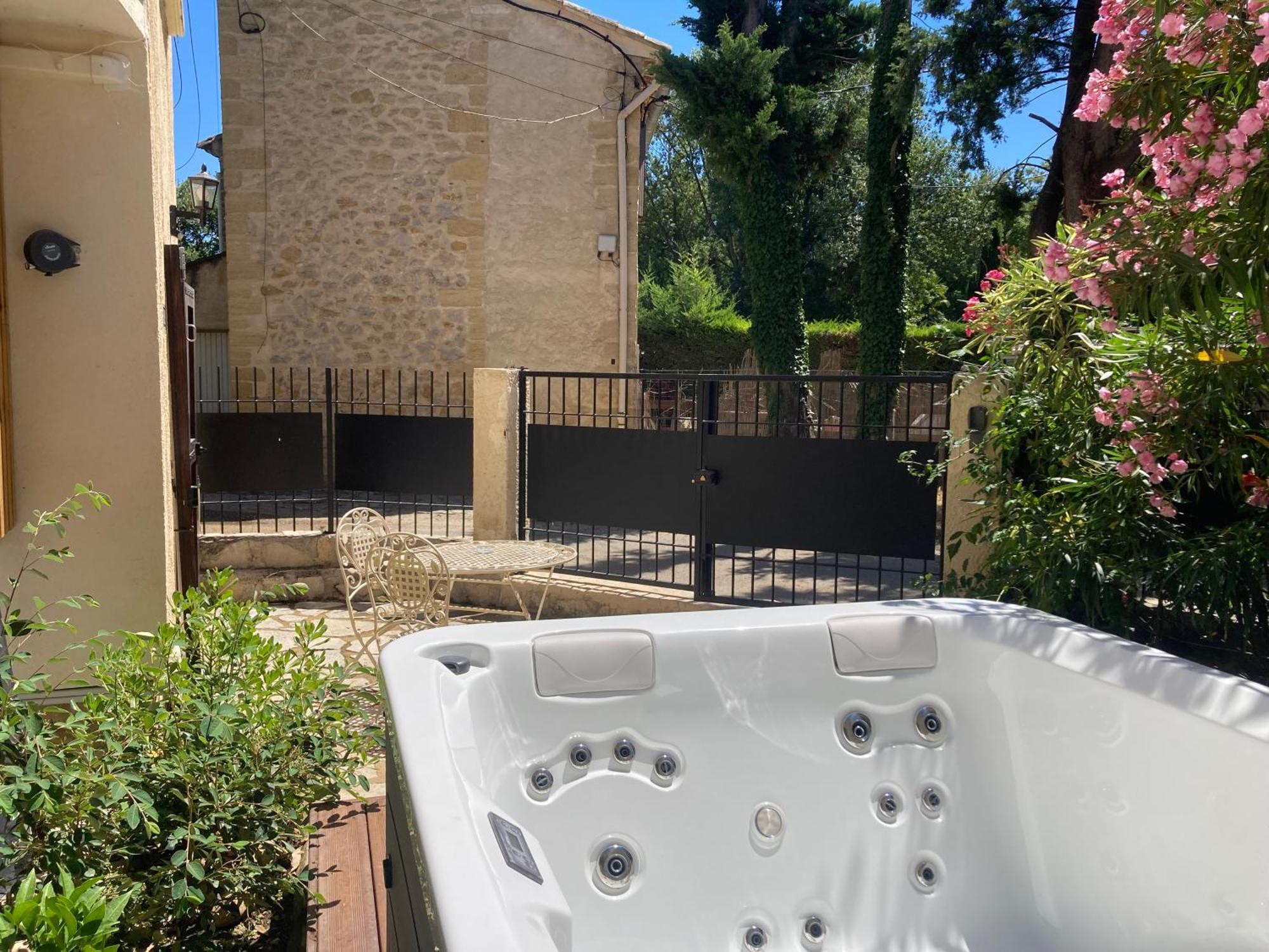 Le Studio D Aurelie Avec Spa Ete En Pleine Campagne Et Proche De Toute Commodite 로크모르 외부 사진
