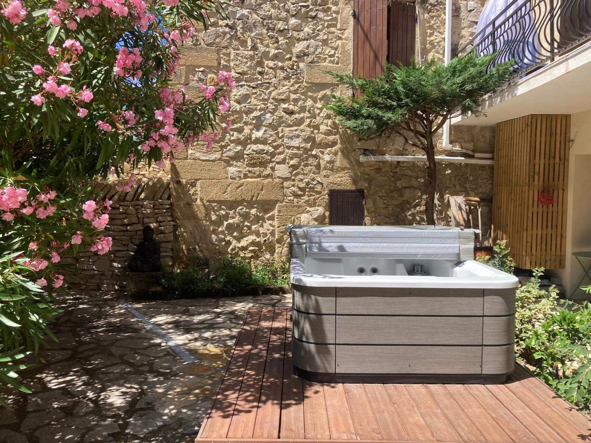 Le Studio D Aurelie Avec Spa Ete En Pleine Campagne Et Proche De Toute Commodite 로크모르 외부 사진